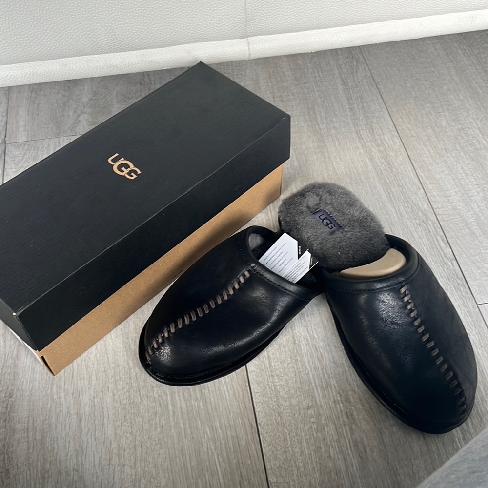 Brand new men UGG slippers never worn in box!!